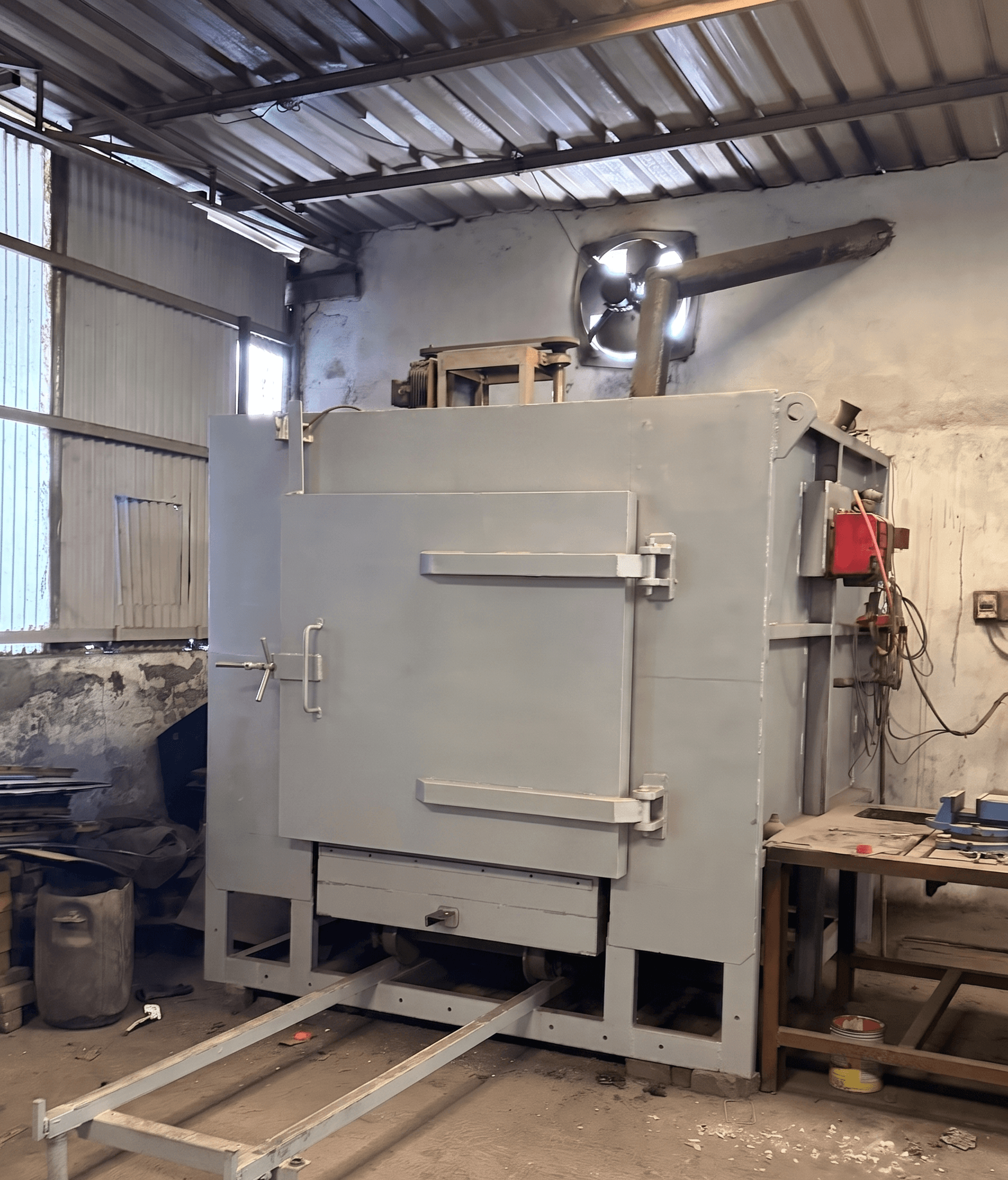 Industrial heat treatment furnace used in engine component reconditioning